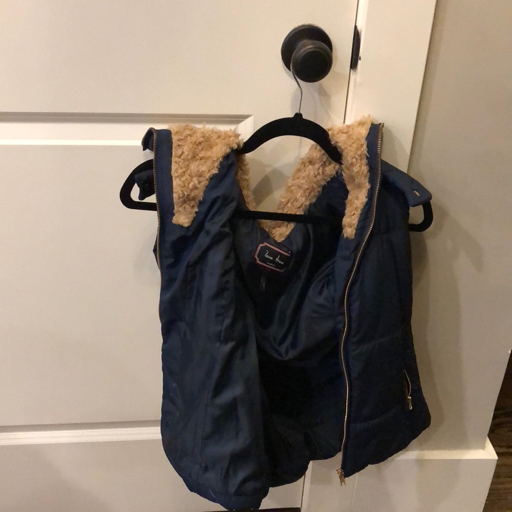 Love tree vest with hood- new !!
